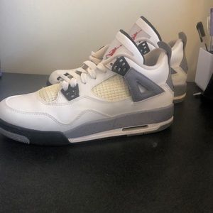 Jordan 4s